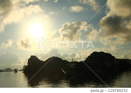 sea and mountains in vietnam 129780252