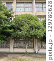 学校の校舎 129780628