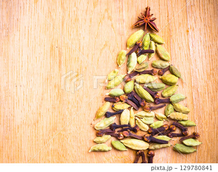 Christmas tree made from spices 129780841