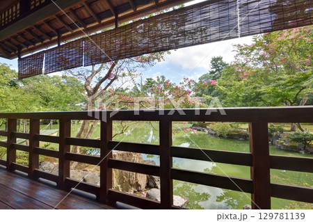 京都御苑の拾翠亭の2階からの眺め 129781139