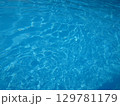 青い水面 129781179