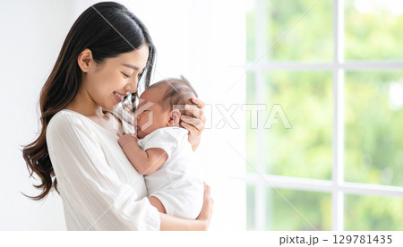 赤ちゃんを抱っこする若いお母さん,Generative AI,AI画像 129781435