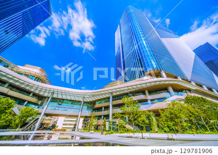 日本の東京都市景観8月19日 高輪ゲートウェイシティなどを望む 129781906