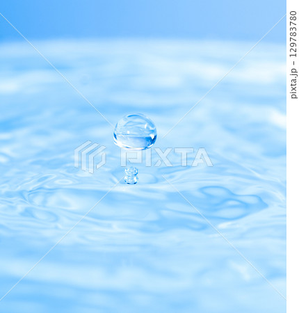 水しぶきのアクションショット 水しぶきのアクションショット 129783780