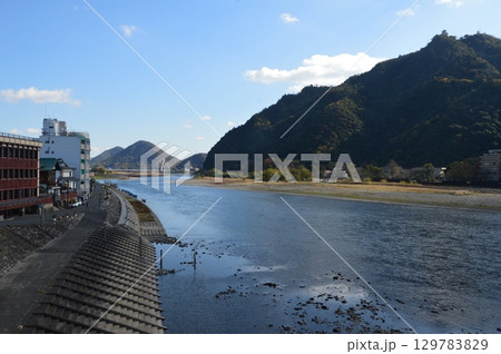 金華山・岐阜城・長良川(岐阜県岐阜市) 金華山・岐阜城・長良川(岐阜県岐阜市) 129783829