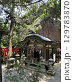 磐船神社の社殿と鳥居（大阪府交野市） 129783870