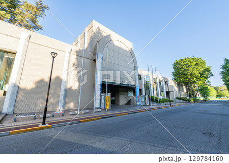 茨城県つくば市　快晴のつくば文化会館アルス（茨城県つくば美術館・つくば市立中央図書館） 129784160