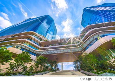 日本の東京都市景観8月19日 高輪ゲートウェイシティなどを望む 129787019