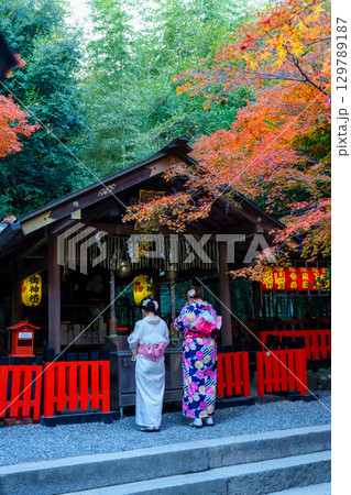 紅葉に染まる、野宮神社 紅葉に染まる、野宮神社 129789187