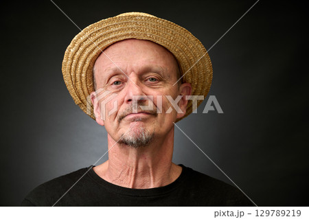 Portrait of a senior man in a vintage Harcourt style lighting 129789219