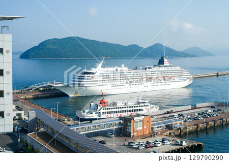 高松港に停泊中の船舶(2025年8月撮影) 高松港に停泊中の船舶(2025年8月撮影) 129790290