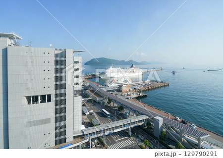 高松港に停泊中の船舶(2025年8月撮影) 高松港に停泊中の船舶(2025年8月撮影) 129790291