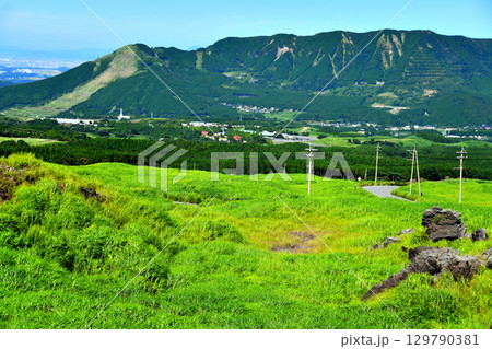 数鹿流崩れ／阿蘇ファームランド周辺を望む(熊本県南阿蘇村)【2025.7】 129790381