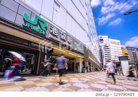 日本の東京都市景観8月19日。インバウンド続く…賑わう池袋駅東口(北)などを望む 日本の東京都市景観8月19日。インバウンド続く…賑わう池袋駅東口(北)などを望む 129790485