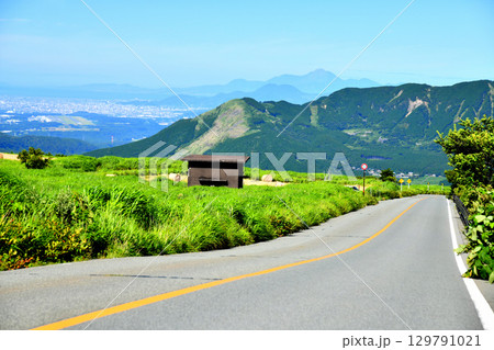 阿蘇くまもと空港／数鹿流崩れ周辺を望む(熊本県南阿蘇村)【2025.7】 129791021