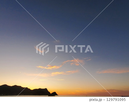 日本海 夕暮れの香住海岸 夏の夕暮れ 日本海 夕暮れの香住海岸 夏の夕暮れ 129791095