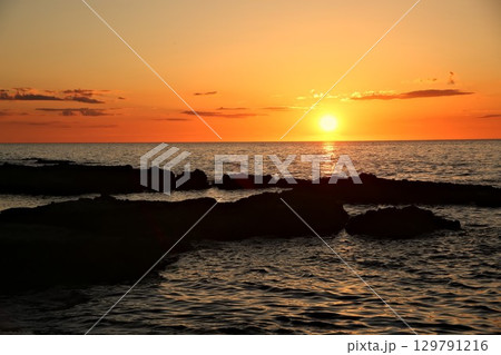 海 夕日 6 129791216