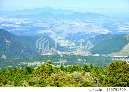 新阿蘇大橋／阿蘇くまもと空港～大津町方面を望む(熊本県南阿蘇村)【2025.7】 129791709