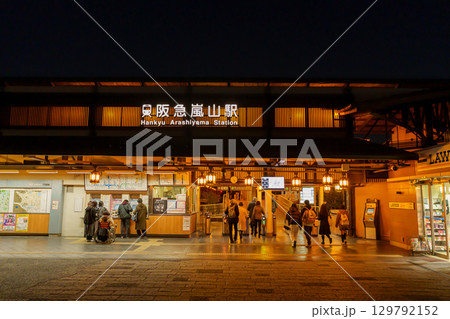 夜のステーション　阪急嵐山駅 129792152