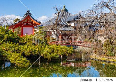 冬の岡山県岡山市 三備一宮 吉備津神社 神池 冬の岡山県岡山市 三備一宮 吉備津神社 神池 129792620