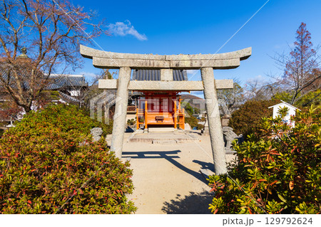 冬の岡山県岡山市 三備一宮 吉備津神社 宇賀神社(摂末社) 冬の岡山県岡山市 三備一宮 吉備津神社 宇賀神社(摂末社) 129792624