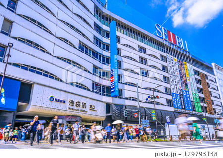 日本の東京都市景観8月19日。猛烈な暑さ… 池袋駅東口などを望む 129793138