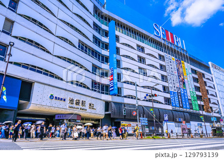 日本の東京都市景観8月19日。猛烈な暑さ… 池袋駅東口などを望む 129793139