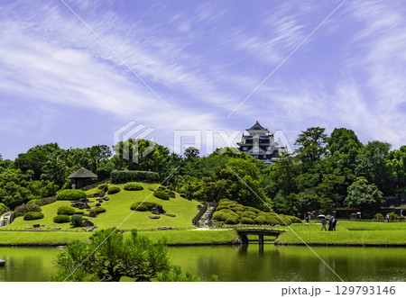 岡山後楽園　岡山城と唯心山　岡山県岡山市 129793146