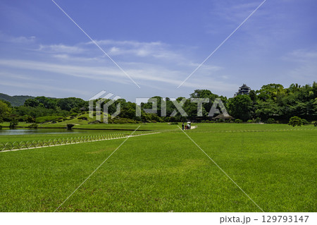 岡山後楽園 岡山城と唯心山 岡山県岡山市 岡山後楽園 岡山城と唯心山 岡山県岡山市 129793147