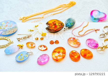 レジンでアクセサリー作り レジンでアクセサリー作り 129793221