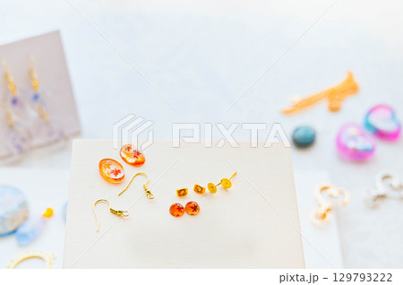 レジンでアクセサリー作り レジンでアクセサリー作り 129793222