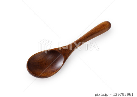白い背景の木のスプーン 白い背景の木のスプーン 129793961