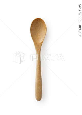 白い背景の木のスプーン 129793969