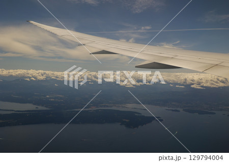 バンクーバー国際空港発飛行機からの景色 129794004