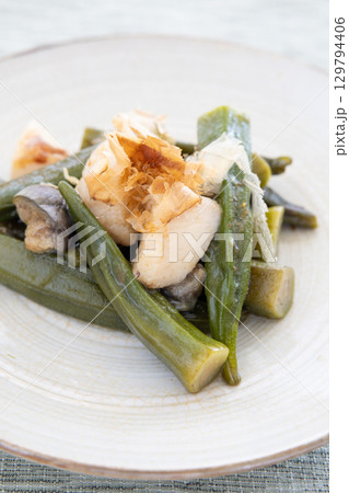 美味しいオクラとサトイモとナスの煮浸し 129794406