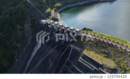 三保ダムと丹沢湖（空撮） , 神奈川県南足柄郡山北町,日本 129794420