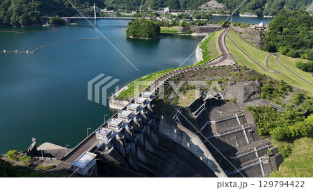 三保ダムと丹沢湖（空撮） , 神奈川県南足柄郡山北町,日本 129794422