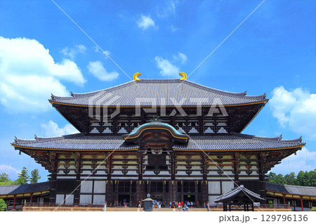 【奈良県】夏の東大寺(大仏殿) 【奈良県】夏の東大寺(大仏殿) 129796136