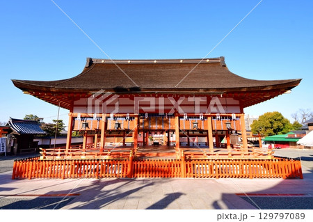 京都府　伏見稲荷大社　外拝殿（重要文化財） 京都市伏見区深草藪之内町　2022 年 2月 129797089