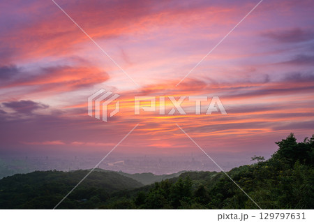 Sunset Panorama of Taipei City from Dahan Mountain, New Taipei City. 129797631