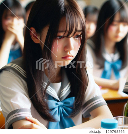 涙を流して号泣している女子高生{41} 129798263