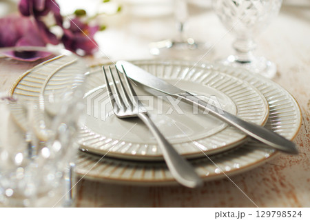 テーブルセッティング(イメージ) 129798524