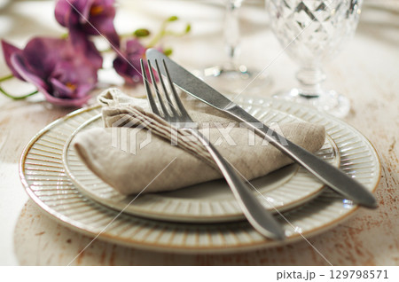 テーブルセッティング(イメージ) 129798571