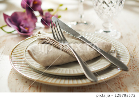 テーブルセッティング(イメージ) 129798572