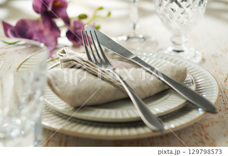 テーブルセッティング(イメージ) 129798573
