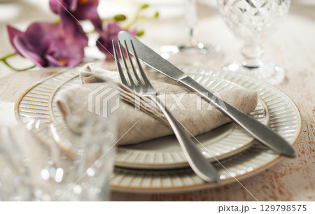 テーブルセッティング(イメージ) 129798575