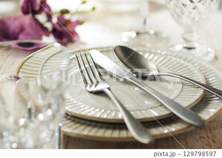 テーブルセッティング(イメージ) 129798597