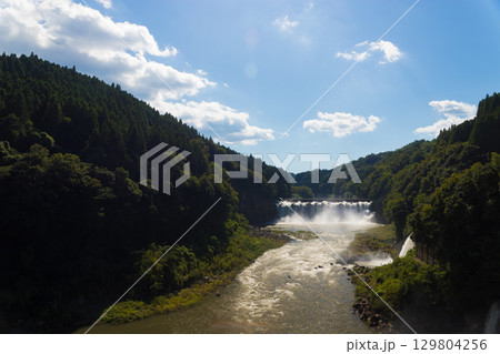 沈堕の滝と空(大分県豊後大野市) 沈堕の滝と空(大分県豊後大野市) 129804256