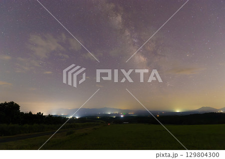 久住高原の星空(大分県竹田市久住高原) 久住高原の星空(大分県竹田市久住高原) 129804300