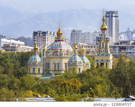 カザフスタン、緑豊かなアルマトイに佇むゼンコフ教会 Zenkov Cathedral, Almaty 129804557